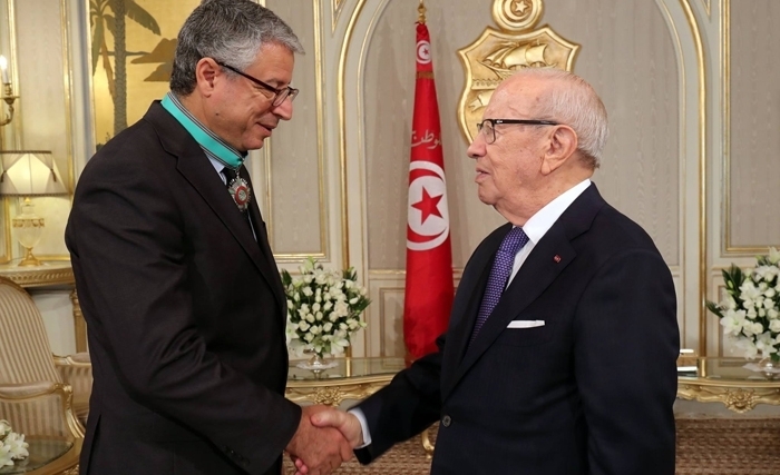 Pourquoi Hédi Jalleb, directeur général des Archives nationales a été décoré par Caïd Essebsi Pourquoi Hédi Jalleb, directeur général des Archives nationales a été décoré par Caïd Essebsi