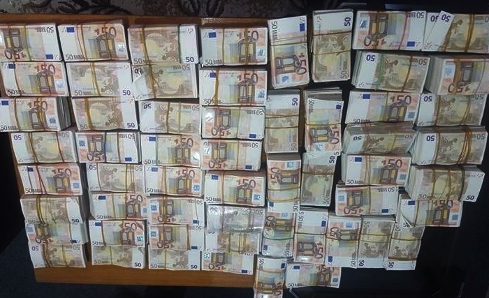 Un butin record de plus de 4 millions d’euros et dollars saisi à Sfax : A quoi devait-il servir?