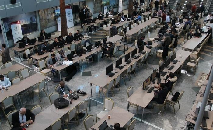 Comment un millier de journalistes, de 60 pays, ont pu couvrir le sommet arabe de Tunis Comment un millier de journalistes, de 60 pays, ont pu couvrir le sommet arabe de Tunis